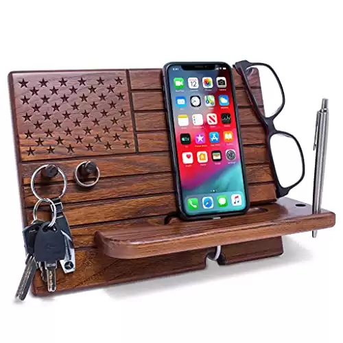 TESLYAR Wood Phone Docking Station Gifts for Him National American Flag Mens Organizer Gifts for Dad Husband Anniversary Birthday Nightstand Father