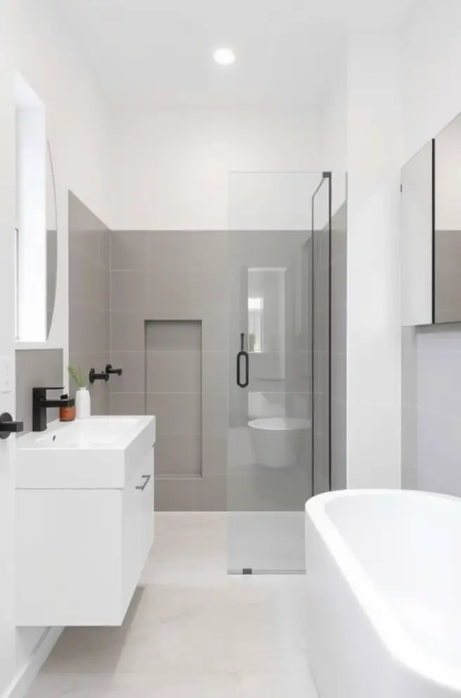 Minimalist Small Bathroom Remodel Idea for a Sleek Look